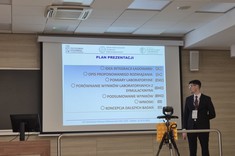 Piotr Zasowski prezentuje referat na konferencji SME 2025 w Krakowie,